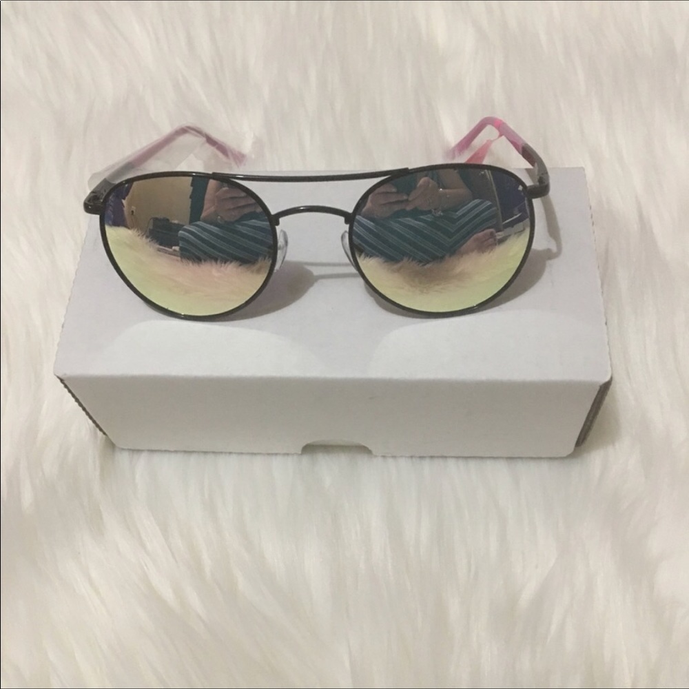 🌸 NWOT Stunning Betsey Johnson Sunglasses 🌸